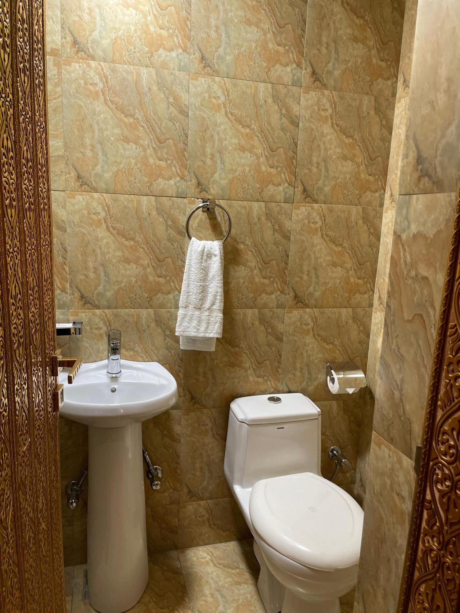 Indus Hotel Hyderabad Esterno foto
