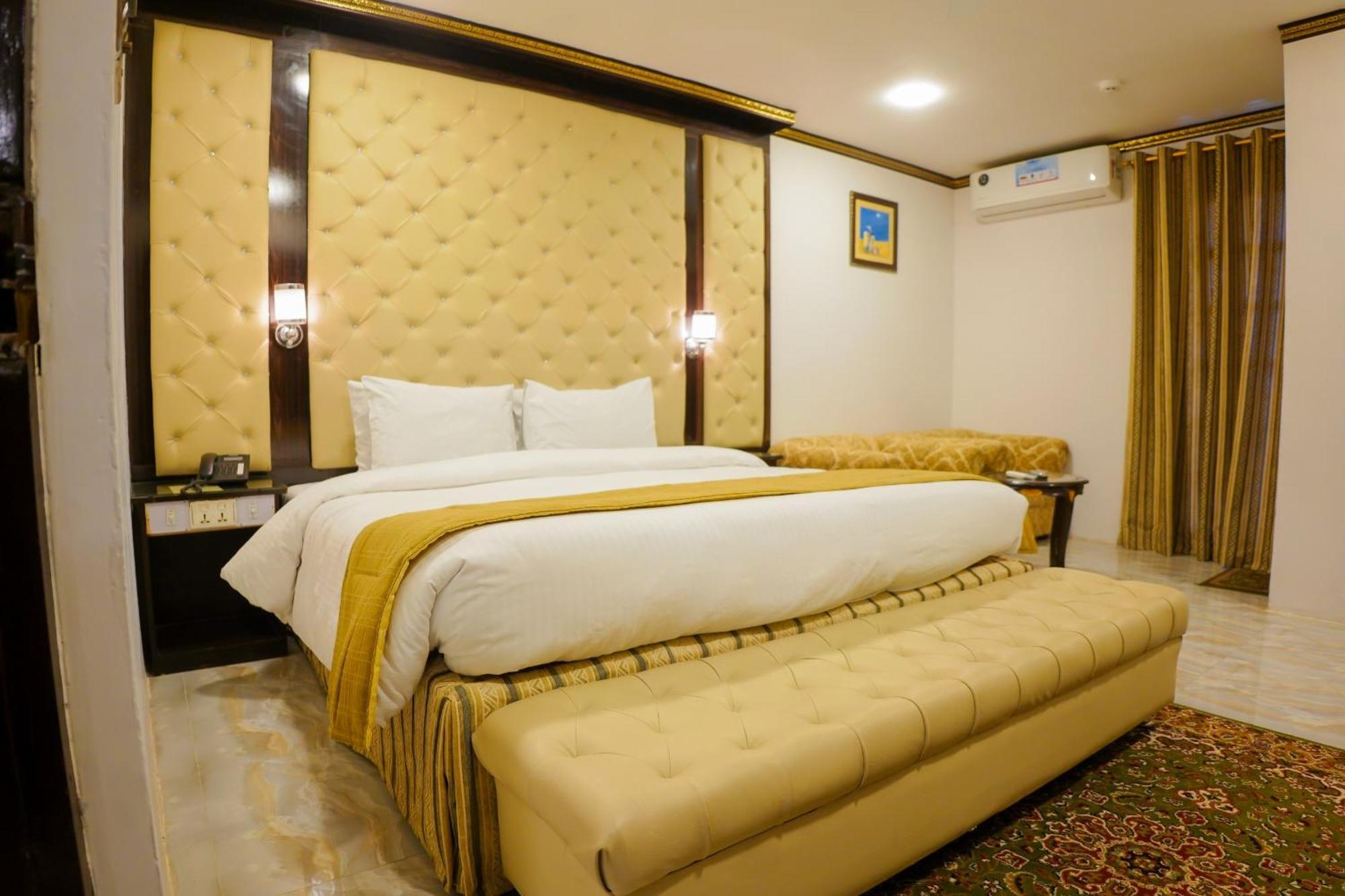Indus Hotel Hyderabad Esterno foto