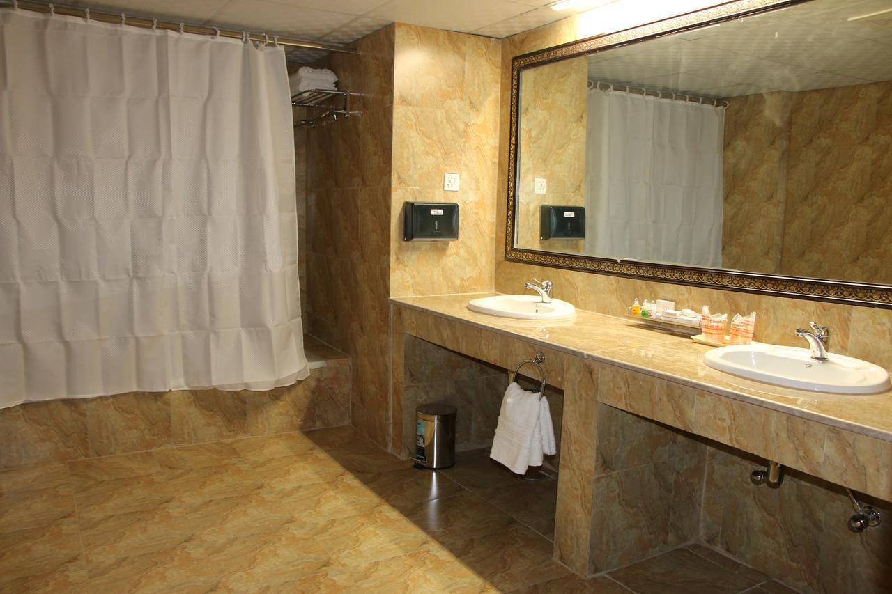 Indus Hotel Hyderabad Esterno foto