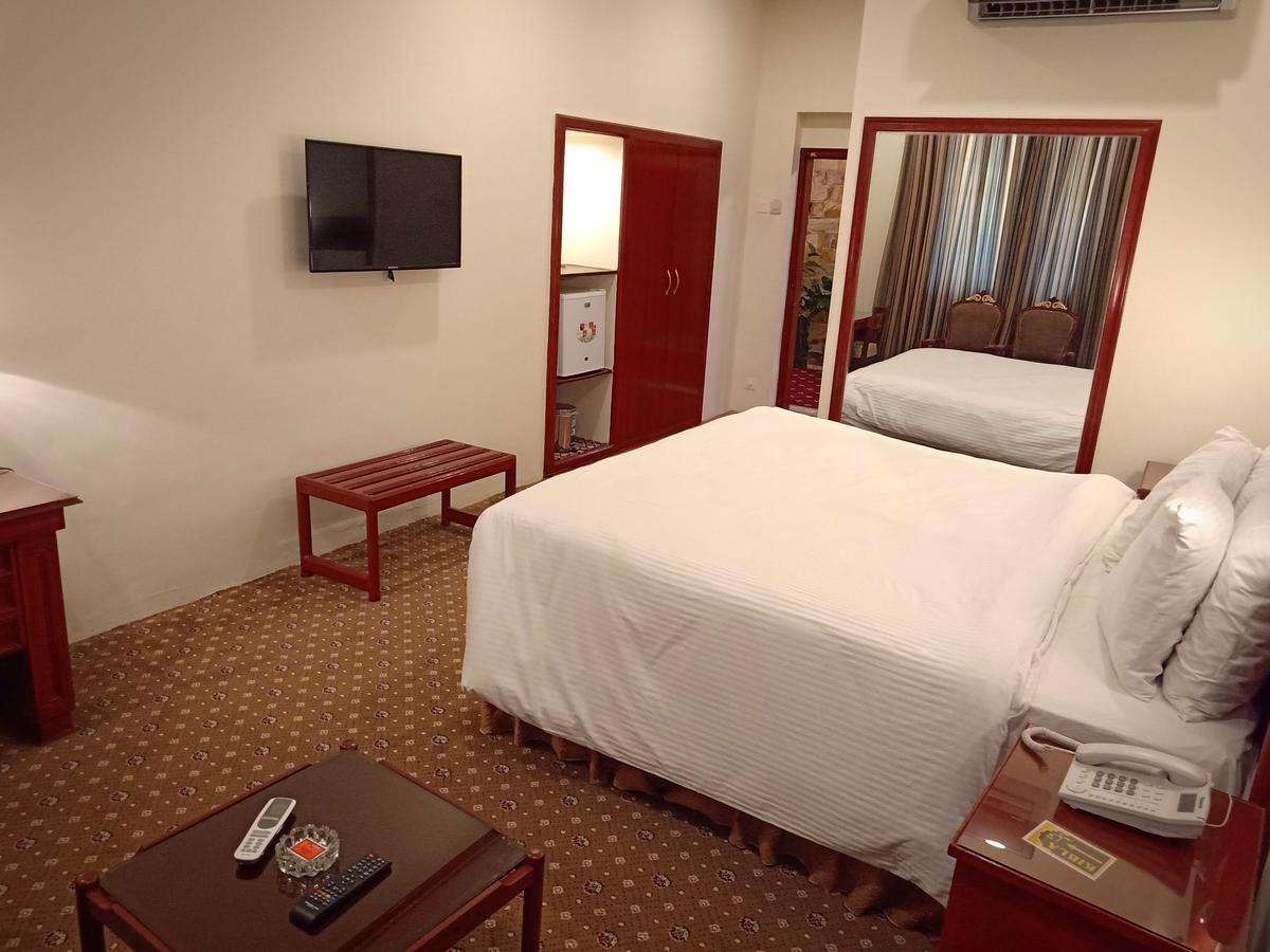 Indus Hotel Hyderabad Esterno foto