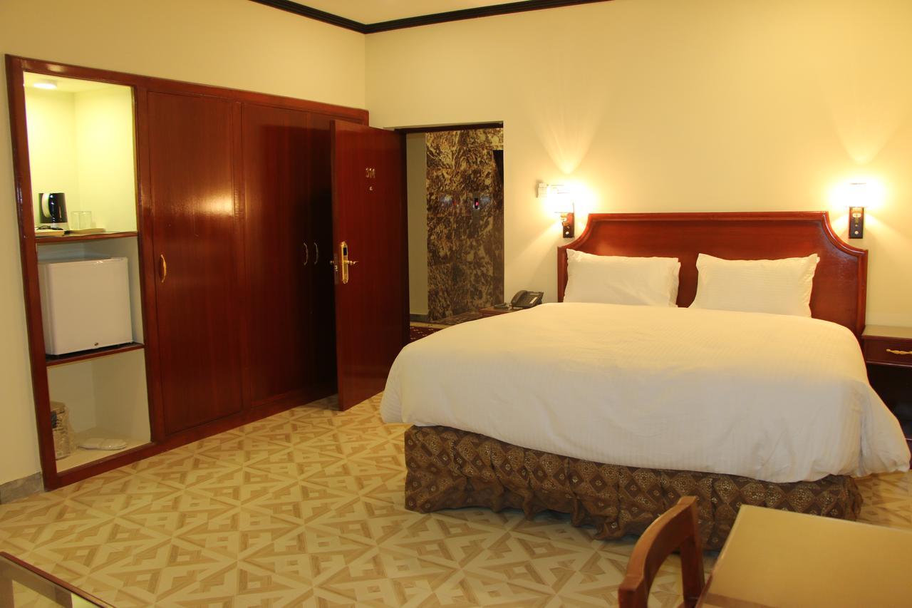 Indus Hotel Hyderabad Esterno foto