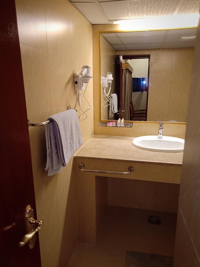 Indus Hotel Hyderabad Esterno foto