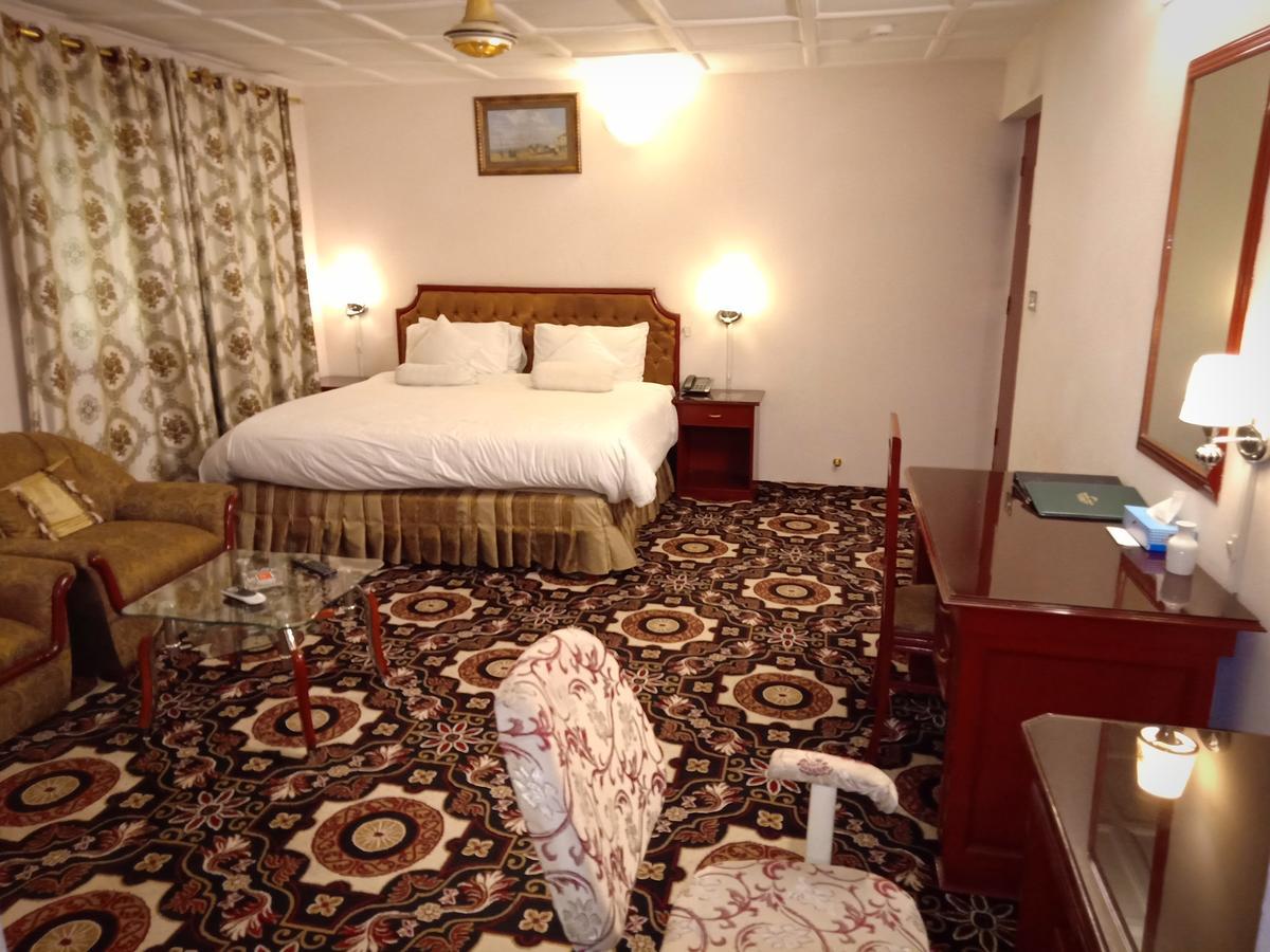 Indus Hotel Hyderabad Esterno foto